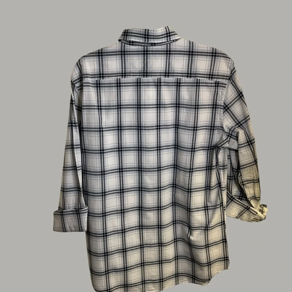 Men’s Banana Republic Casual White and Navy Checkered Shirt